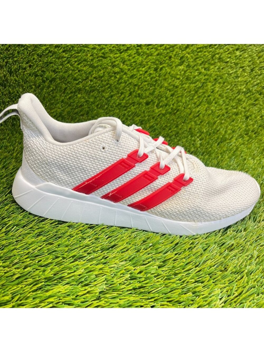 Adidas Questar Flow Mens Size 9.5 White Red Athletic Running Shoes Sneakers